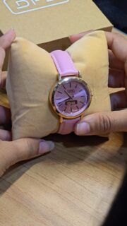 When the watch matches the vibe perfectly. 
A little sparkle on the wrist, a lot of happiness in the heart. 

#luxurywatch #watchlover #elegantstyle #happymoments #dfzwatches #dailystyle #girlsfashion 
(WatchLover, WristGame, ElegantStyle, WatchCollection, FashionAccessories, LuxuryLifestyle, StyleStatement, ClassicElegance, PremiumWatches,WatchAddict, LuxuryFashion,MinimalLuxury)